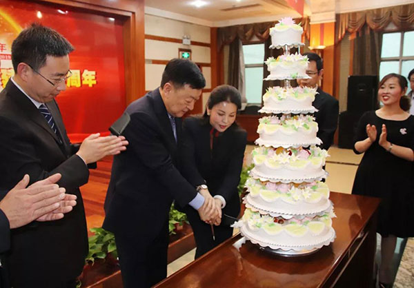 分享生日蛋糕.jpg 河北中医肝病医院建院纪念日分享生日蛋糕.jpg